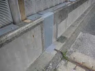 シリコーン粘着シートを使用した壁高欄防水・防食工（ TH-140017-VE ）