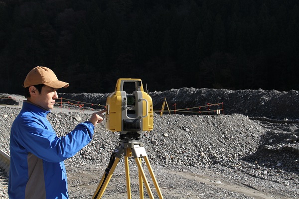 地上型3次元レーザースキャナによる形状計測   (KT-140022-VE)