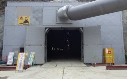 トンネル坑口 コンクリート充填2層式防音扉「Model-50」(KK-170040-A)