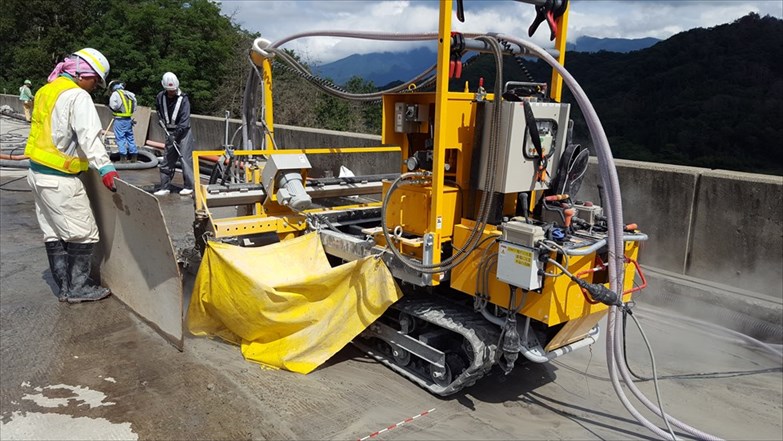 ウォータージェットはつり処理工法 (ジェットマスターJMK-2100) (CB-180013-A)