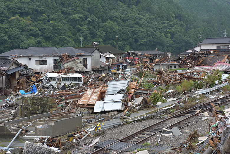 令和2年7月豪雨による熊本県人吉市および球磨村渡地区の洪水被害の特徴