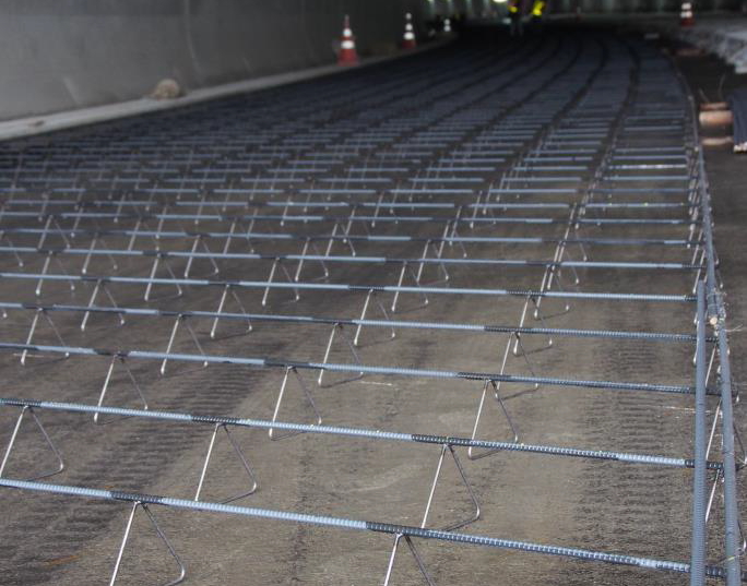 連続鉄筋コンクリート舗装用配力筋一体型トライアングルスペーサー(CG-220019-A)