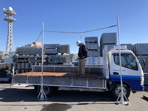 トラック荷役作業時の転落防止装置(KT-220167-A)