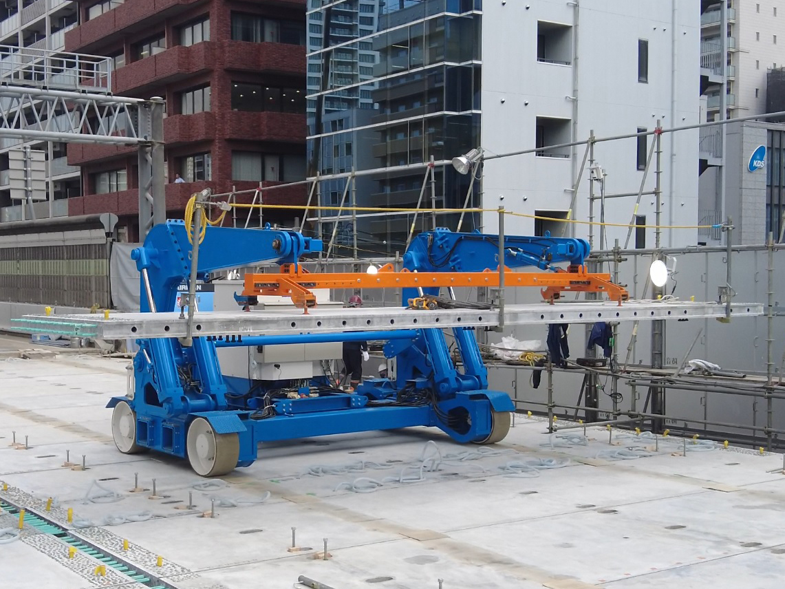 自走式床版搬送据付装置「アームローラー工法」(KK-220073-A)