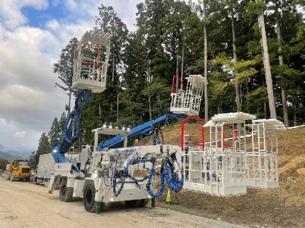4バスケット搭載の装薬作業専用の建設機械(KK-230015-A)