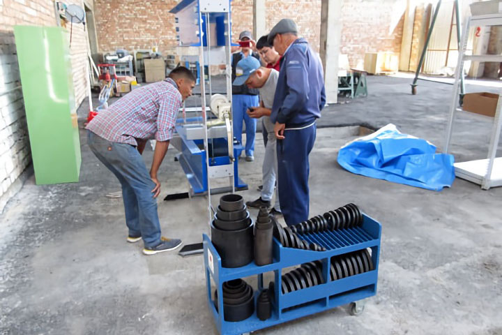 キルギス：道路維持管理機材整備場改善計画