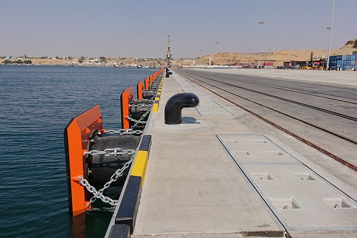 アンゴラ：ナミベ港改修計画