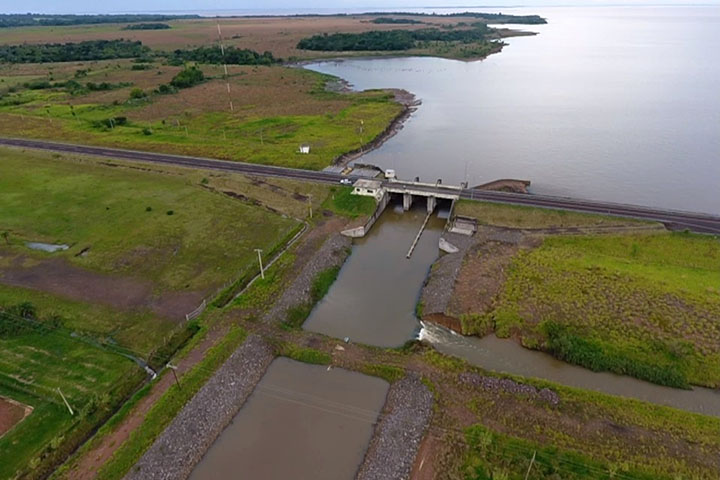 パラグアイ：ヤシレタダム湖隣接地域総合開発調査プロジェクト