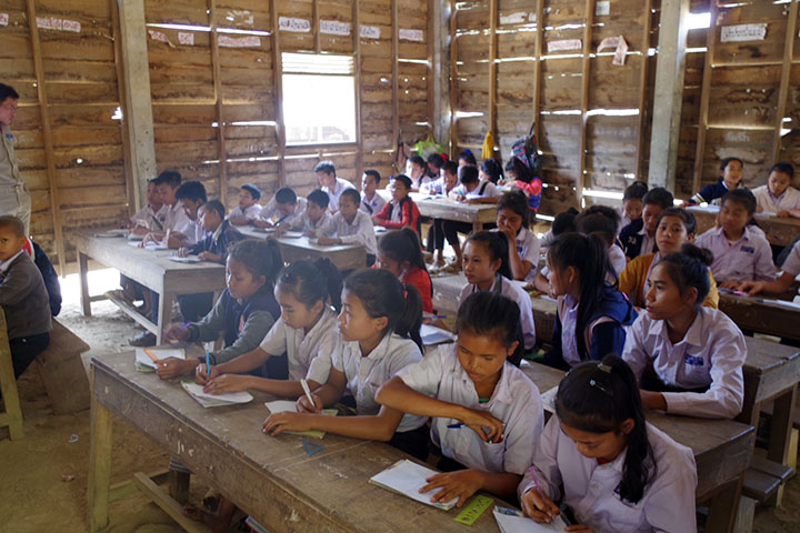 ラオス中南部地域中等学校環境改善計画