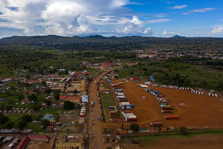 ウガンダ：アティアク-ニムレ間道路改修事業