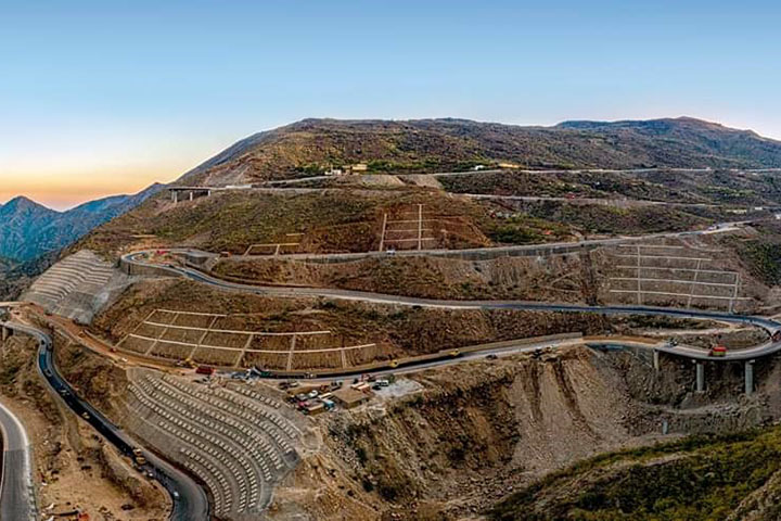 パキスタン：東西道路改修事業（国道70号線）（1）