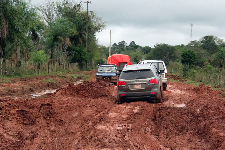 パラグアイ 地方道路整備事業