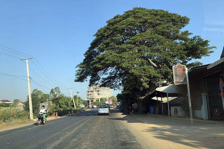 カンボジア：国道5号線改修事業（プレッククダム-スレアマアム間）（第三期）