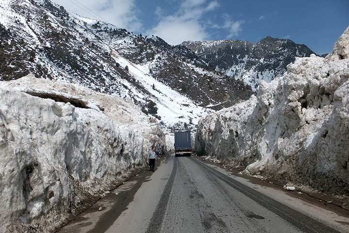 キルギス：ビシュケク-オシュ道路地吹雪対策計画