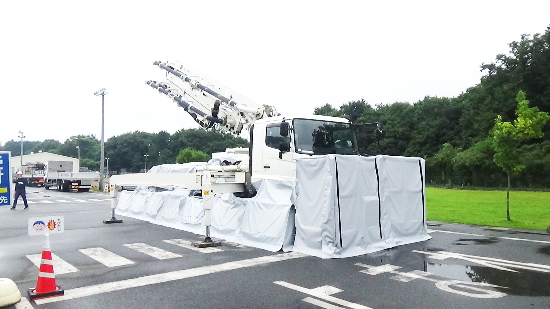 コンクリートポンプ車の移動式防音囲い(KT-230097-A)