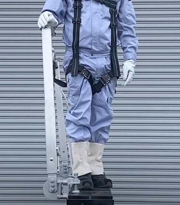 衝撃分散型親綱支柱「リリーフポスト」(CG-230004-A) 衝撃分散型親綱支柱「リリーフポスト」(CG-230004-A)