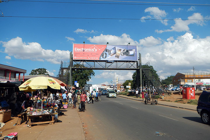 マラウイ：リロングウェ市幹線道路改修計画