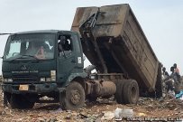 スーダン：きれいな街のための廃棄物管理機材改善計画