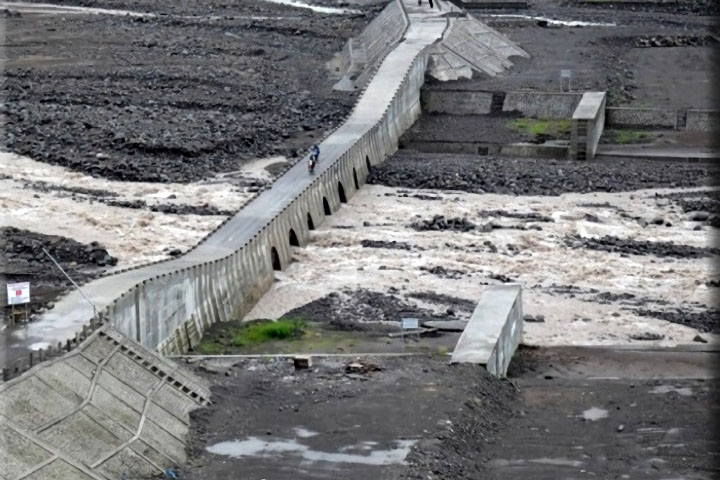 インドネシア：メラピ山プロゴ川流域及びバワカラエン山緊急防災事業
