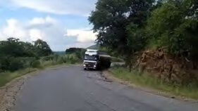 ジンバブエ南北回廊北部区間道路改修計画