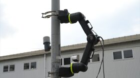 道路照明等点検用ロボット「ポールクライマー」(KK-230039-A)